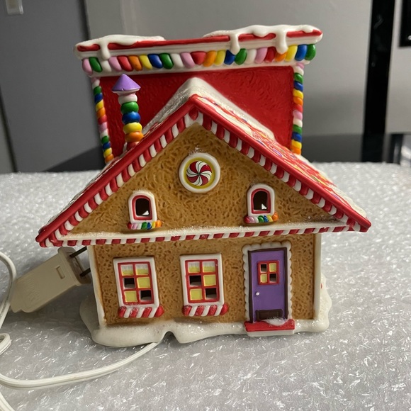 Department 56 Honey Of A Deal Five & Dime Sweet  store - Picture 5 of 8